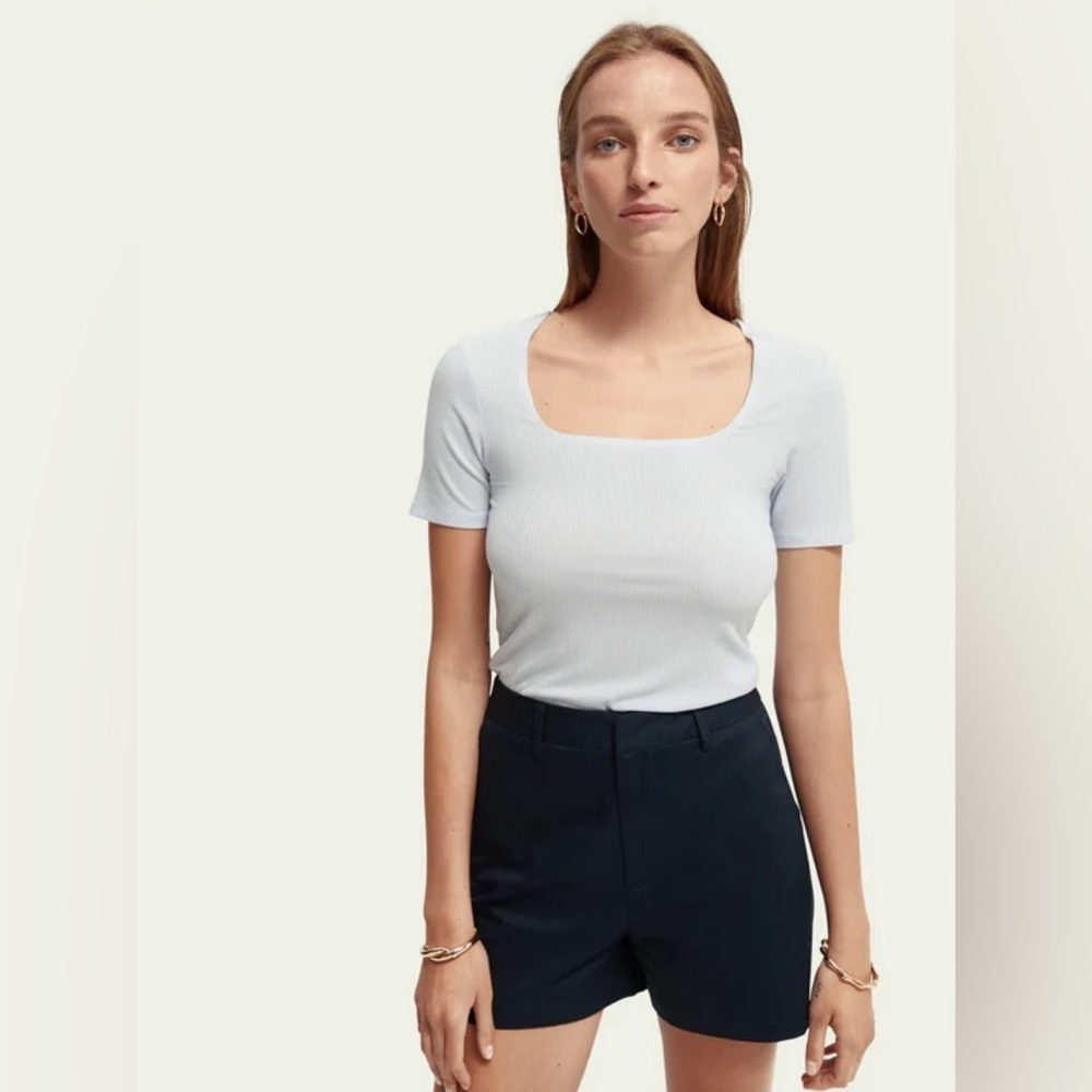 - 🎀 SCOTCH & SODA white ribbed square neck tee medium